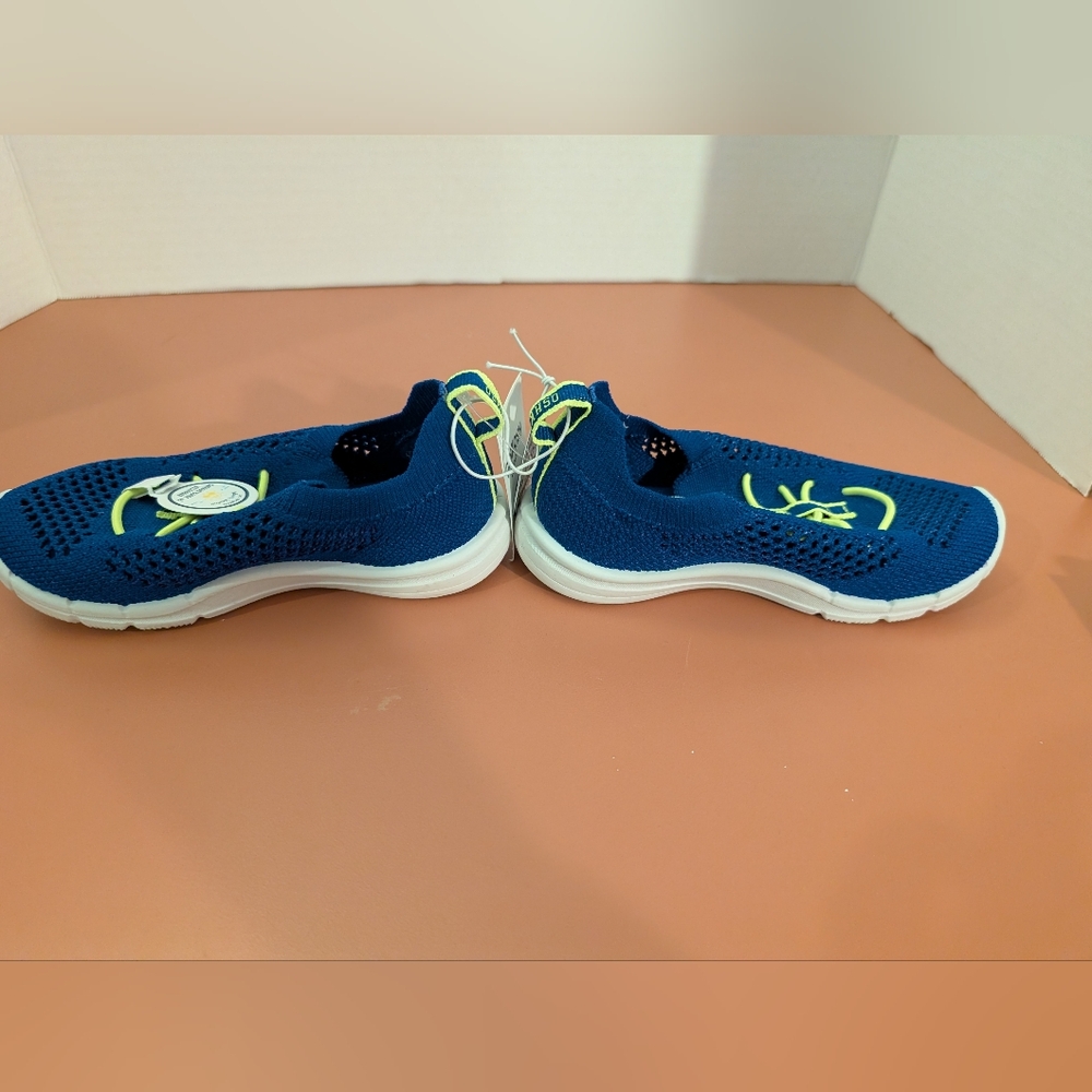 NWT OshKosh B'Gosh Toddler Boys Blue Tahoe Water Friendly Sneaker in Size 8 - Picture 4 of 9